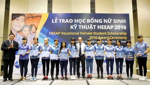 Trao 109 suất học bổng cho nữ sinh ngành kỹ thuật ảnh 1